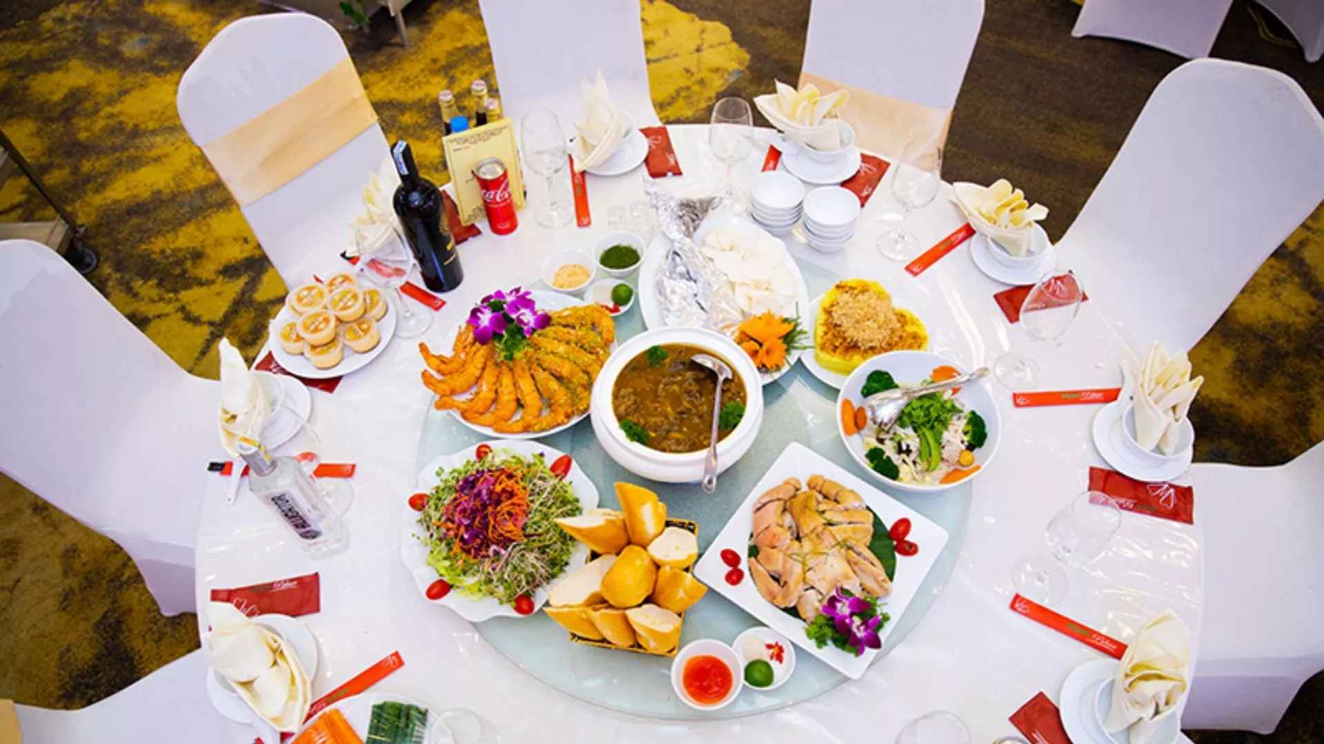 Nhiều lựa chọn về món ăn đãi tiệc