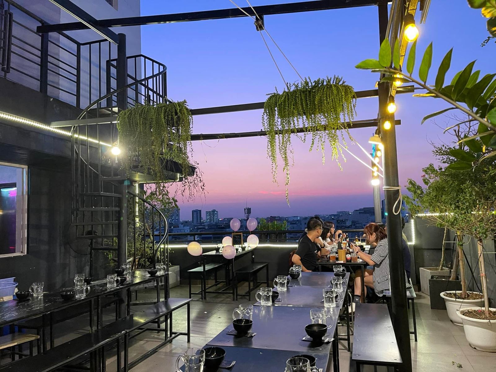 Quán nhậu rooftop luôn được yêu thích trong những năm gần đây