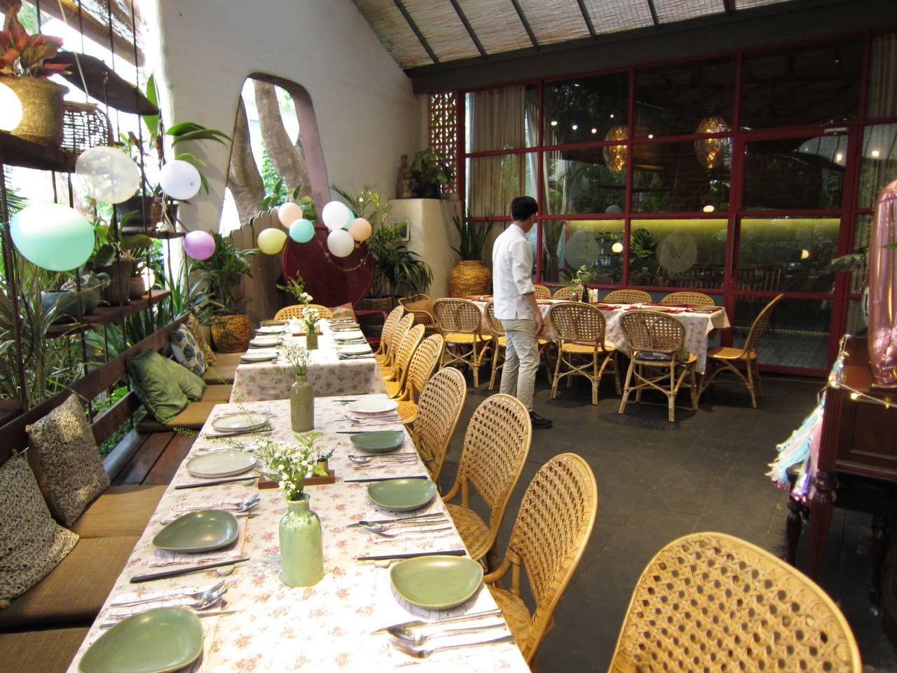 Không gian tiệc xanh mát, rộng rãi tại Chạm
