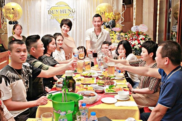 Lời phát biểu như một cầu nối tạo sự gần gũi cho bữa tiệc sinh nhật