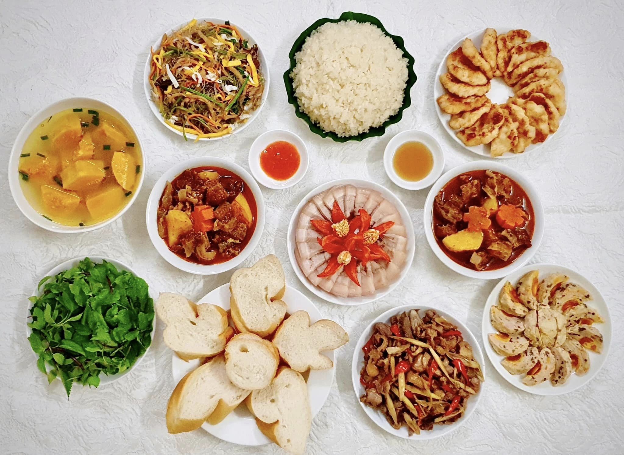 Cân bằng các nhóm món ăn trong một bàn tiệc
