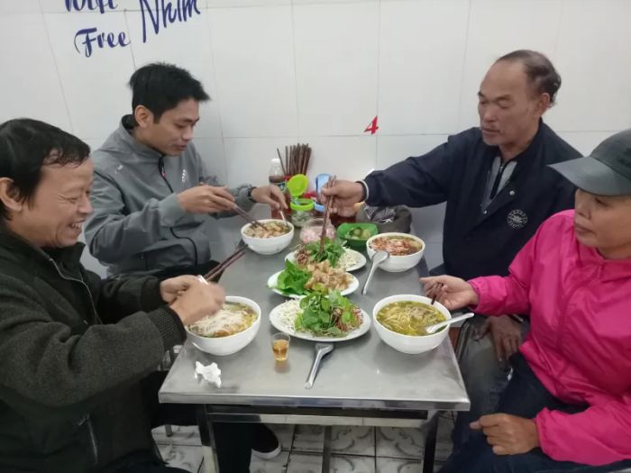 Những ngày thời tiết se lạnh, việc thưởng thức tô bún bò Huế sẽ trở nên đặc biệt hơn