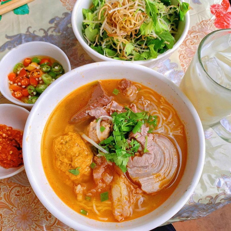 Bún bò Huế chuẩn Huế sẽ có nước dùng riêng biệt đặc trưng so với những nơi khác